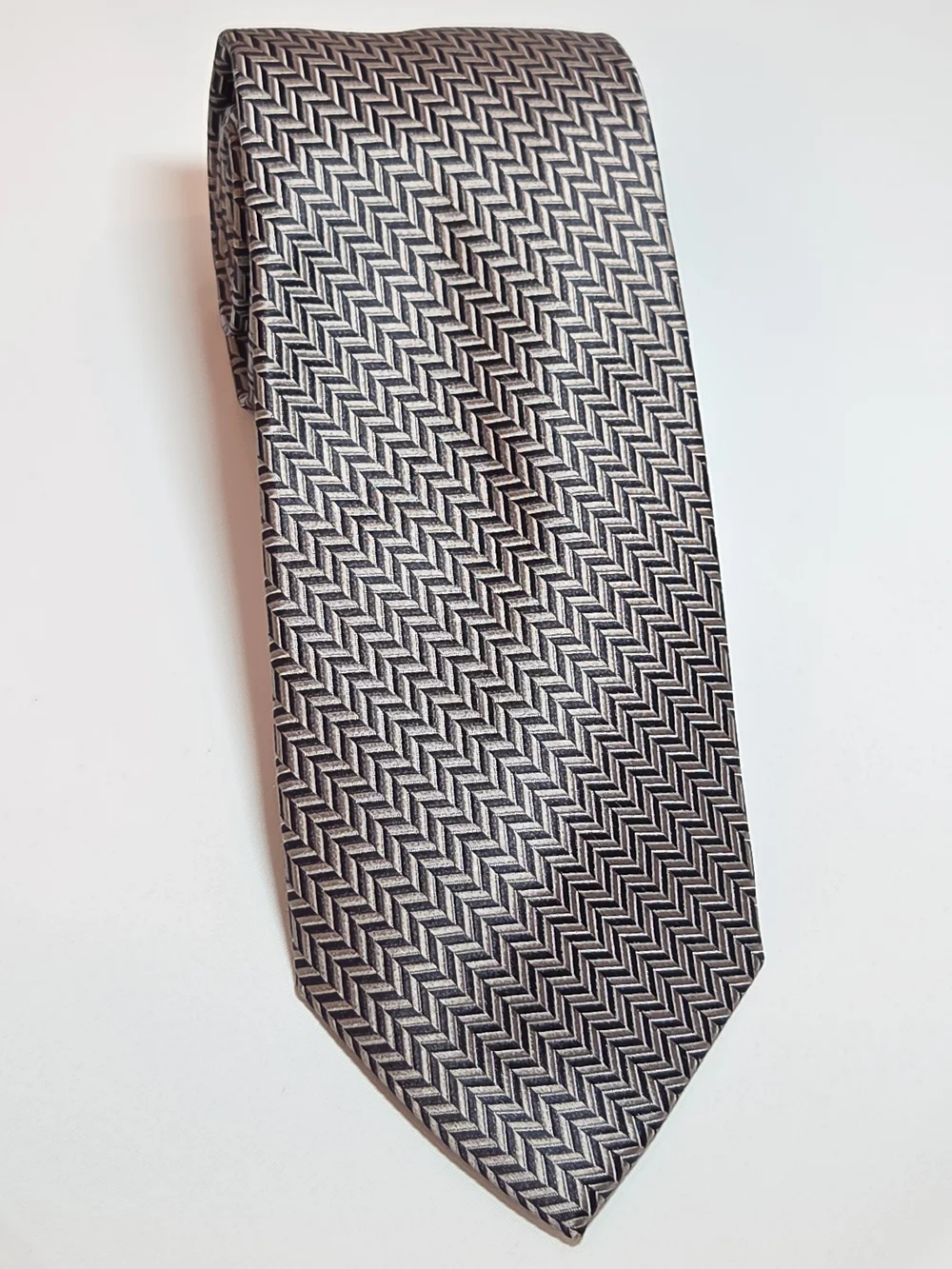 Paul Fredrick Mens 100% Silk Chevron Pattern Tie in Black and Silver